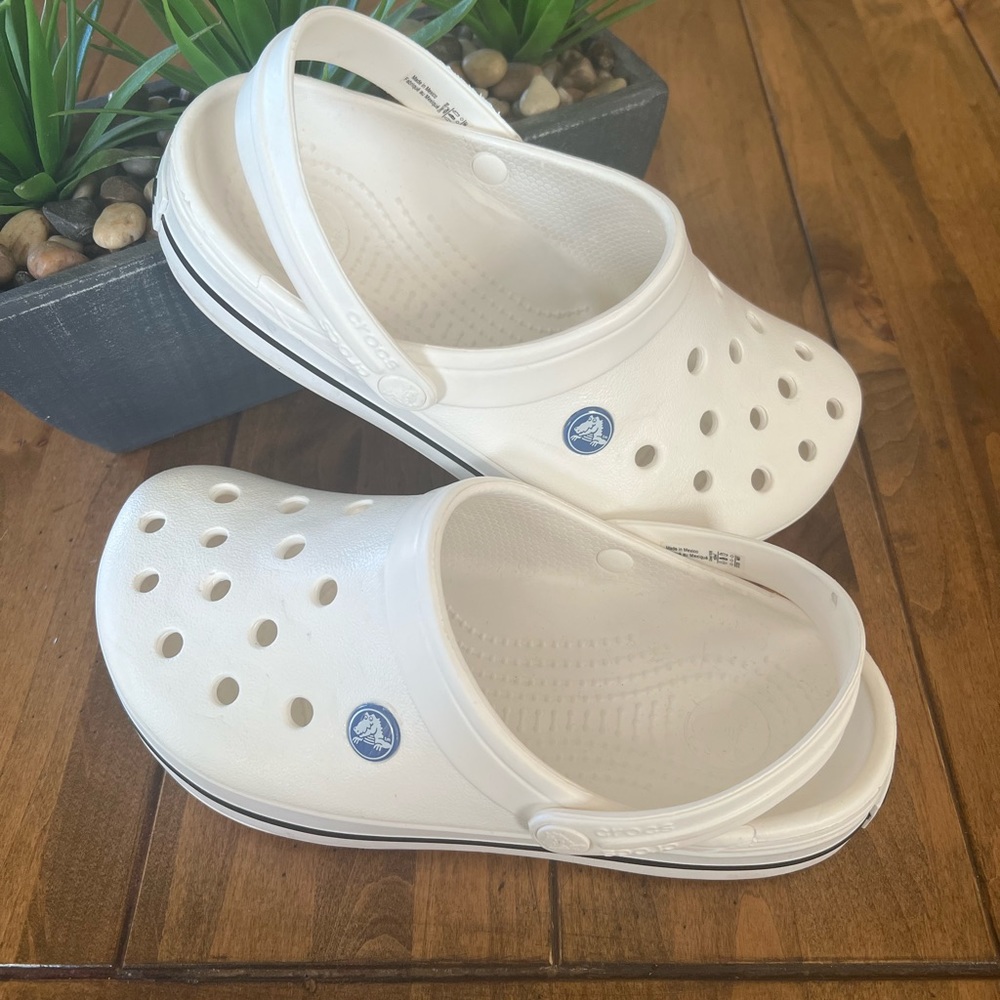 CROCS White size 7 • PRELOVED